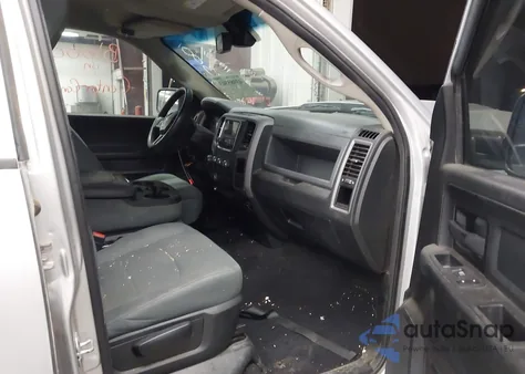 2019 Ram 1500 Classic Express 4X2 6'4 Box z USA, uszkodzony, nr VIN 1C6RR6FG2KS500602